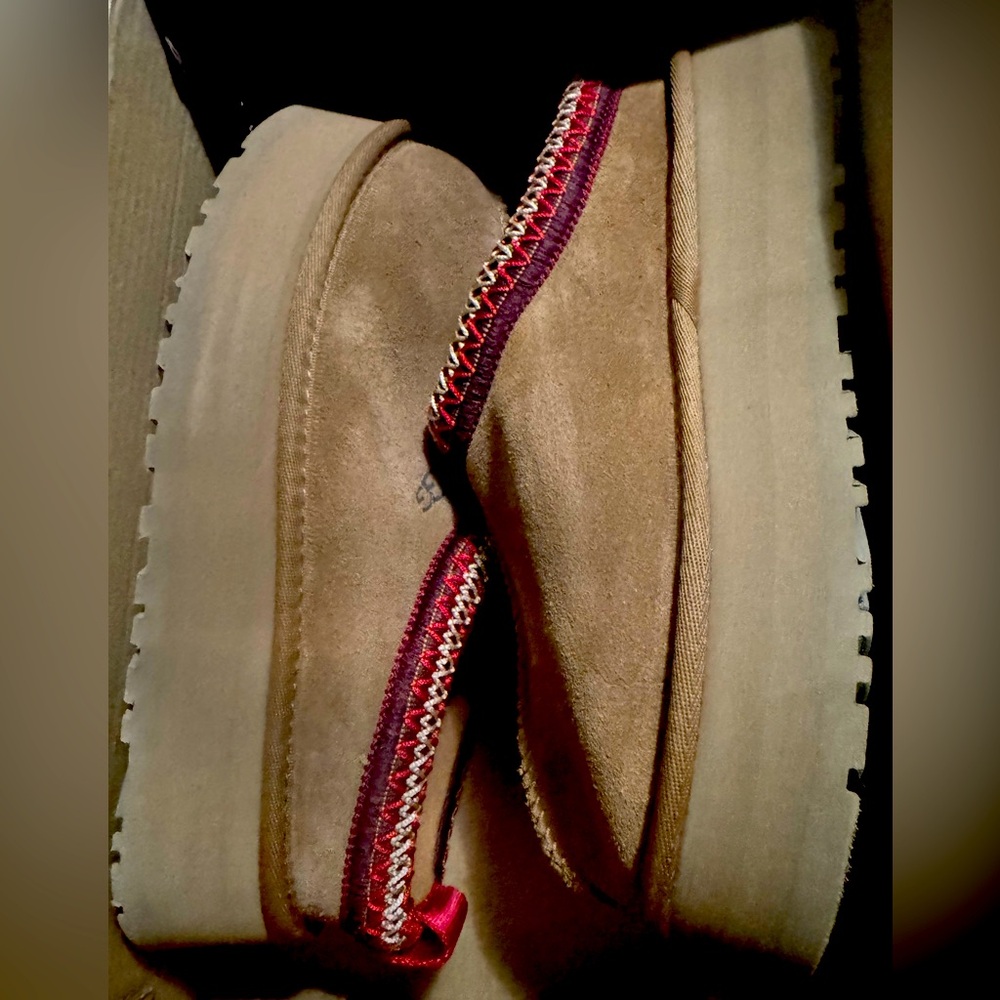 UGGS